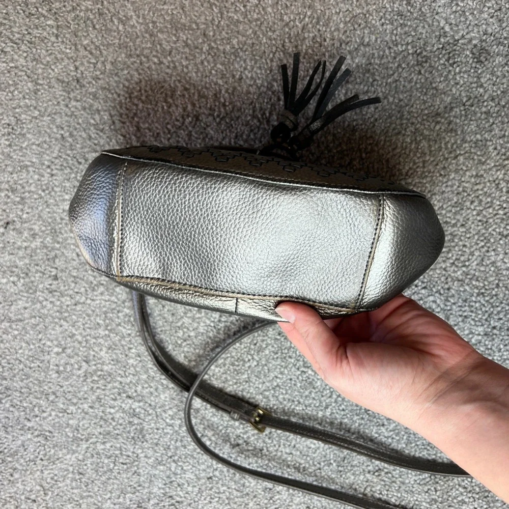 Tignanello purse pebbled Leather grey Crossbody Bag Tassel metallic chic fashion